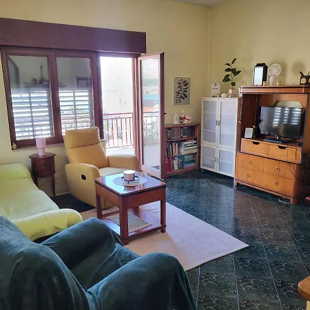 Apartament Lucky Star - 2 Bedroom, Sea View, Gated Yard, Free Parking, Bbq Trogir