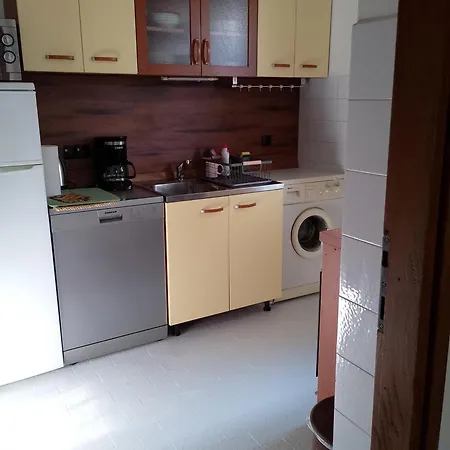 Lucky Star - 2 Bedroom, Sea View, Gated Yard, Free Parking, Bbq * Trogir