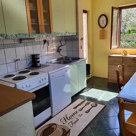 Apartment Lucky Star - 2 Bedroom, Sea View, Gated Yard, Free Parking, Bbq *