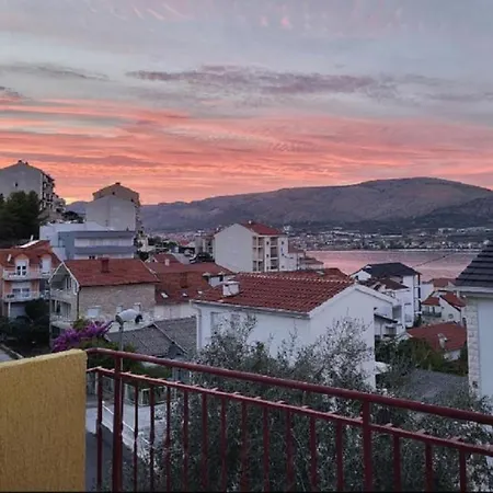 Lucky Star - 2 Bedroom, Sea View, Gated Yard, Free Parking, Bbq Apartment