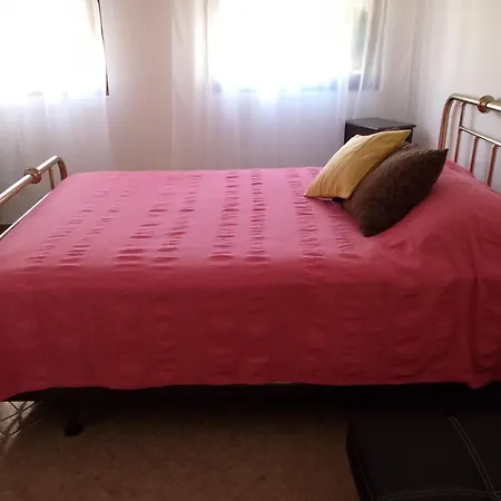 Lucky Star - 2 Bedroom, Sea View, Gated Yard, Free Parking, Bbq Apartment Trogir