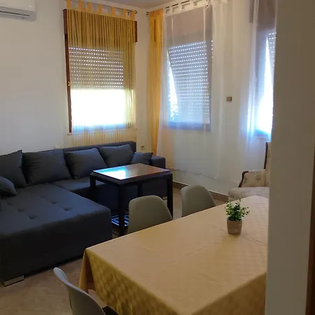 Lucky Star - 2 Bedroom, Sea View, Large Balcony, Free Parking, Bbq
