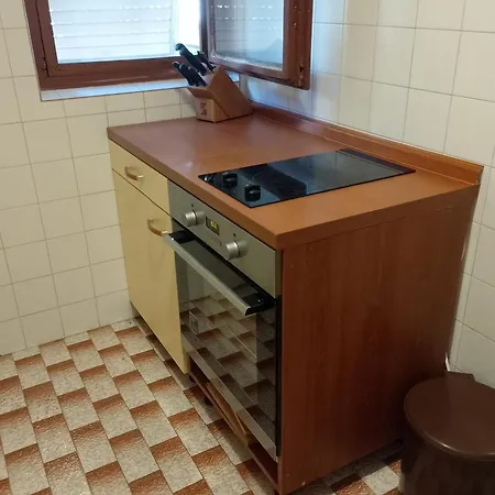 Lucky Star - 2 Bedroom, Sea View, Gated Yard, Free Parking, Bbq Apartment *