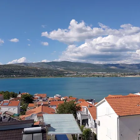 Lucky Star - 2 Bedroom, Sea View, Large Balcony, Free Parking, Bbq Trogir
