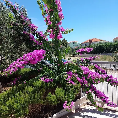 Lucky Star - 2 Bedroom, Sea View, Large Balcony, Free Parking, Bbq