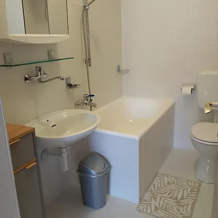 Lucky Star - 2 Bedroom, Sea View, Gated Yard, Free Parking, Bbq
