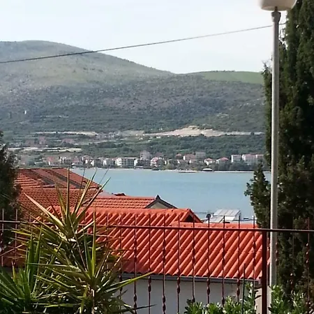 Lucky Star - 2 Bedroom, Sea View, Gated Yard, Free Parking, Bbq Apartment *