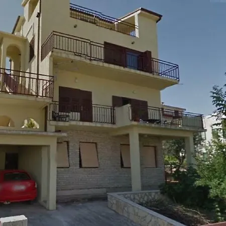 Lucky Star - 2 Bedroom, Sea View, Gated Yard, Free Parking, Bbq *